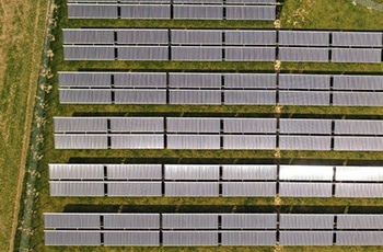 Solarthermiefeld von Ritter XL Solar in der Vogelperspektive